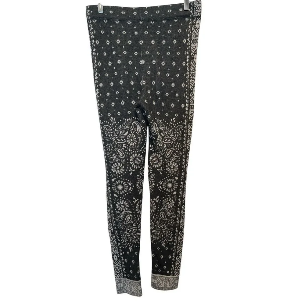 American Eagle Knit Sweater Leggings Gray Bandana Print Ahh-mazingly Soft Size M